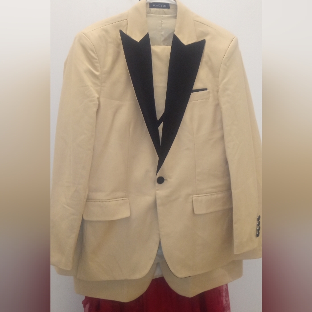 WangYue 3Piece Tan w/Black accent Mens Tuxedo
